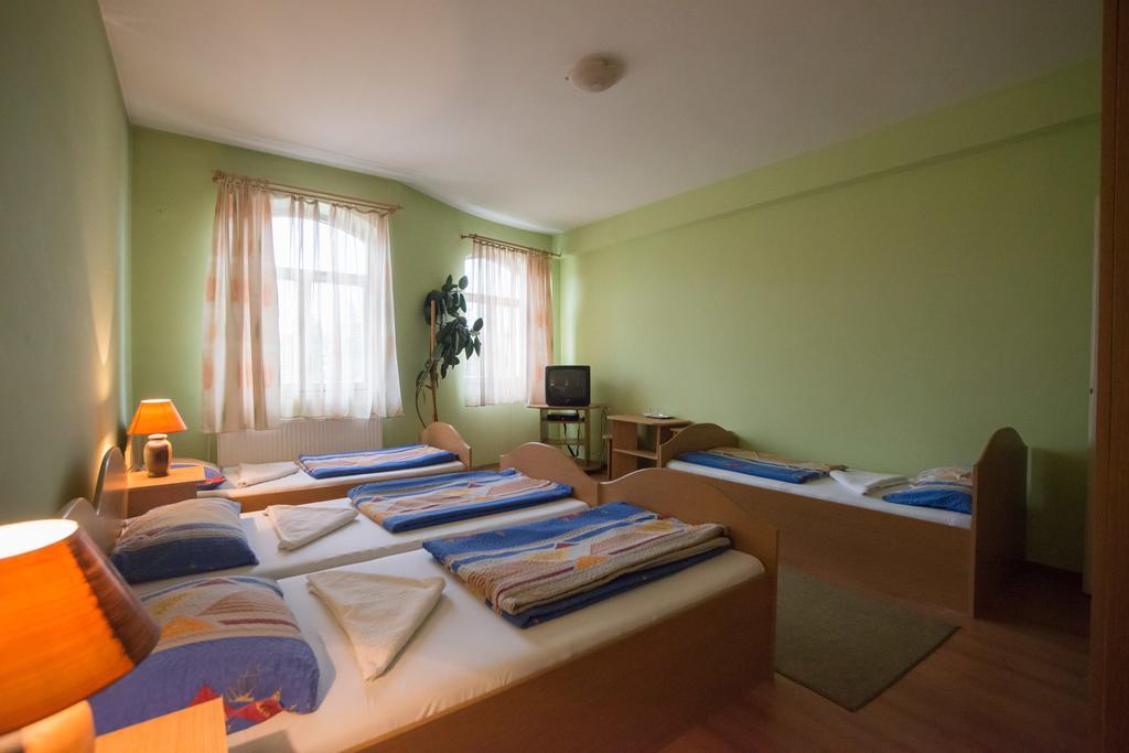 Béluci Panzió Hotel Odorheiu Secuiesc Exterior foto