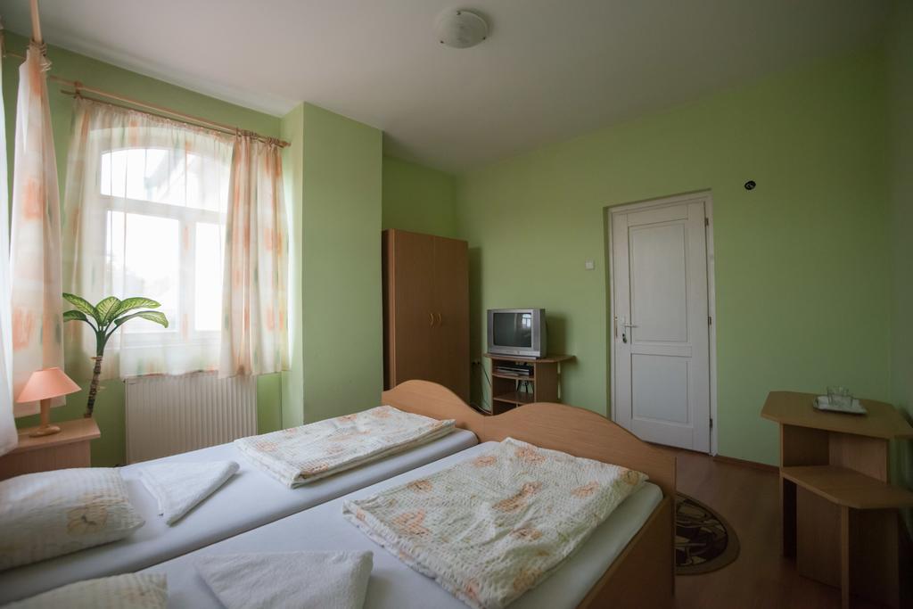 Béluci Panzió Hotel Odorheiu Secuiesc Exterior foto